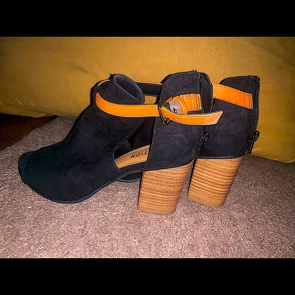 Kenneth Cole Reaction Open toe Chunky heels - Picture 2 of 5